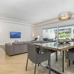 3 Bed Apt Embrujo De Banus, 4 Min Walk To Beach!