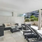 3 Bed Apt Embrujo De Banus, 4 Min Walk To Beach!
