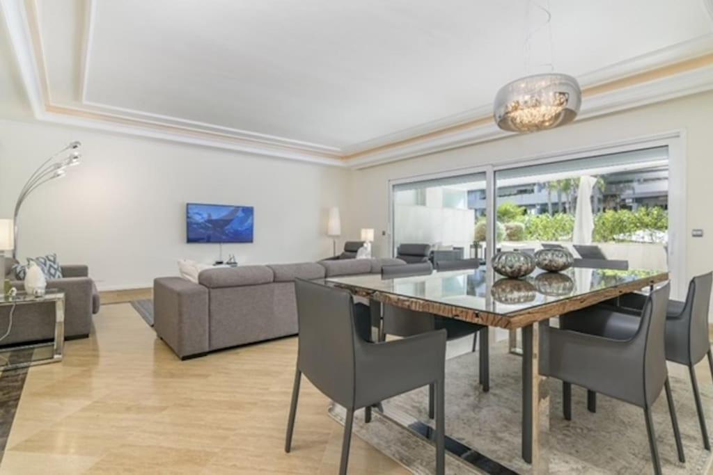3 Bed Embrujo De Banus, 4 Min Walk To Beach! Marbella