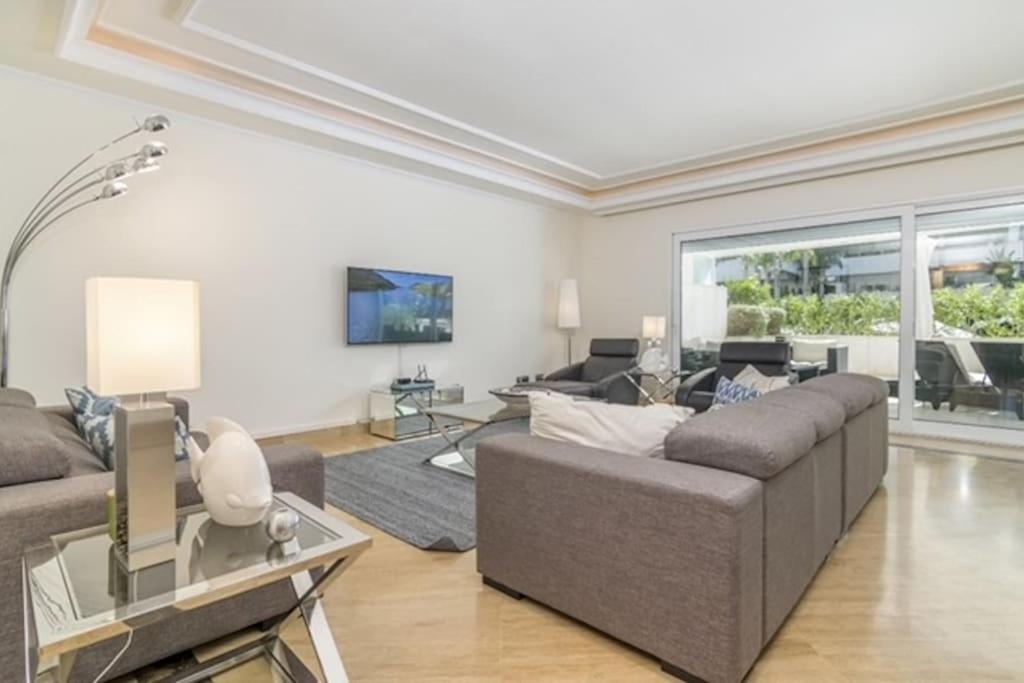 3 Bed Embrujo De Banus, 4 Min Walk To Beach! Marbella
