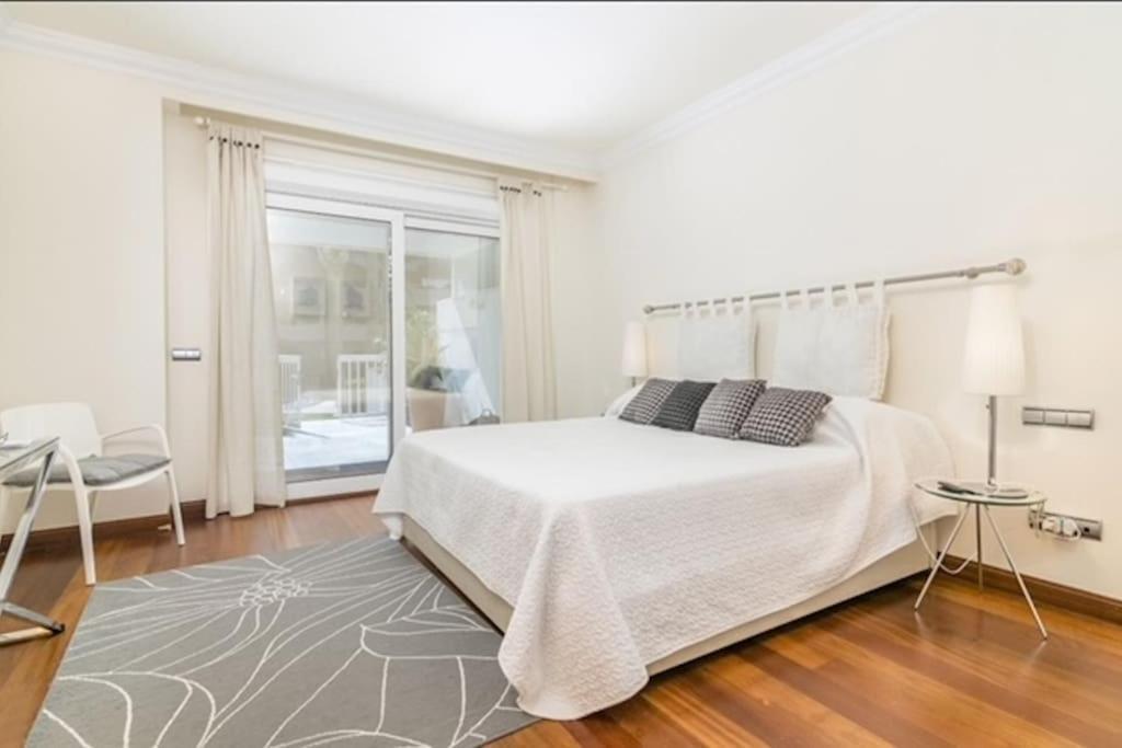 3 Bed Embrujo De Banus, 4 Min Walk To Beach! Apartment