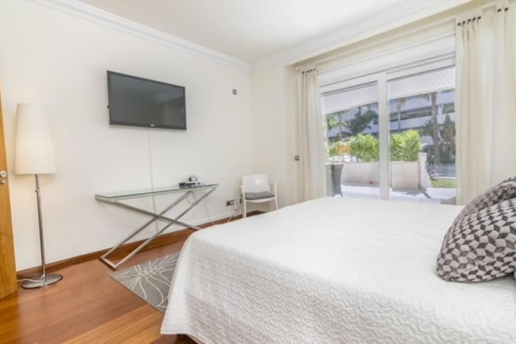 3 Bed Embrujo De Banus, 4 Min Walk To Beach! * Marbella