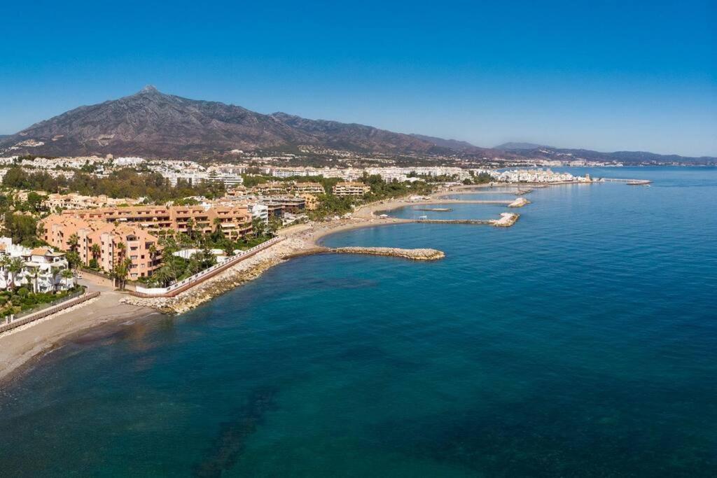3 Bed Embrujo De Banus, 4 Min Walk To Beach! Marbella
